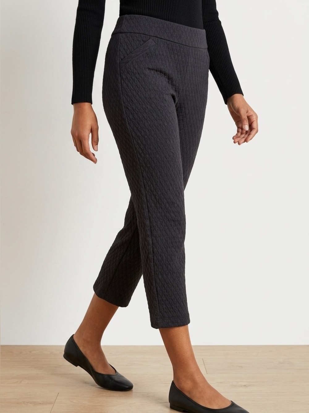 Margaret M Black Textured Pull-On Capris
